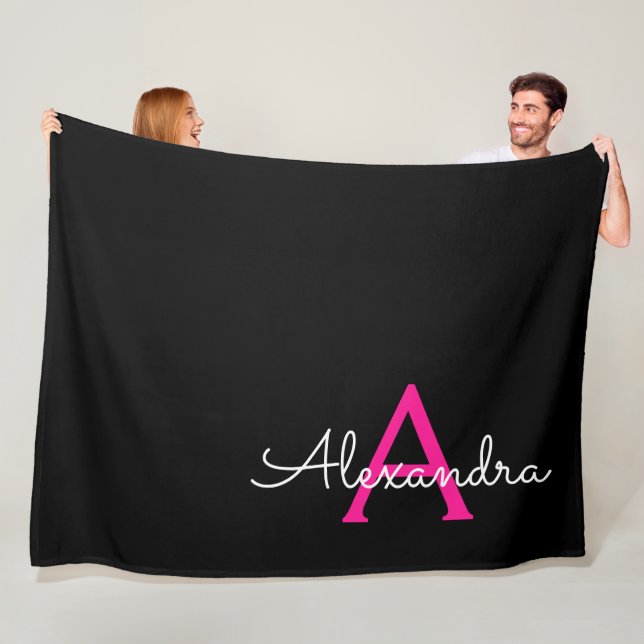 Couverture Polaire Monogramme de nom féminin écriture noire rose chau (En situation)