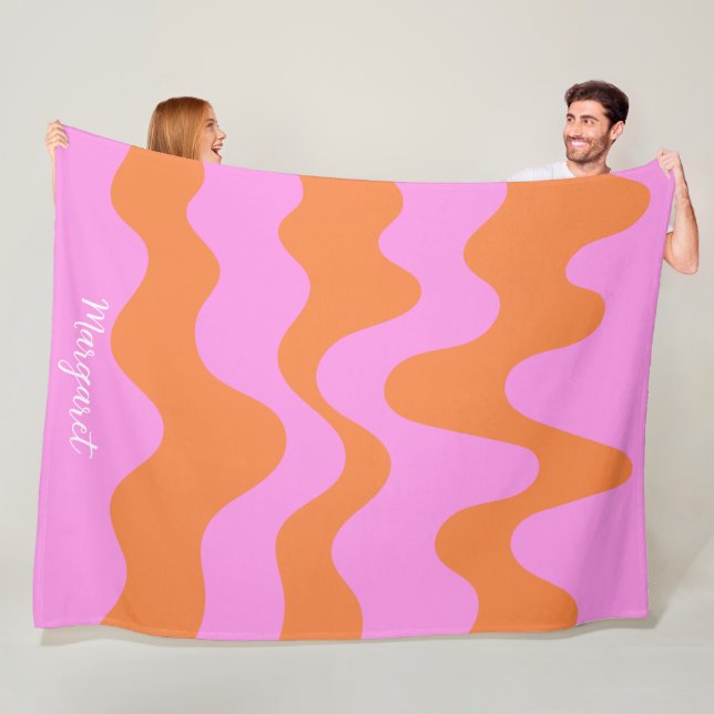 Couverture Polaire monogramme de nom personnalisé rose et orange (En situation)