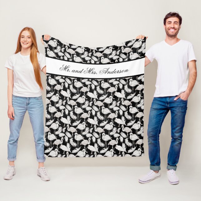 Couverture Polaire Monogramme Élégant Script Black White Swan Feather (En situation)