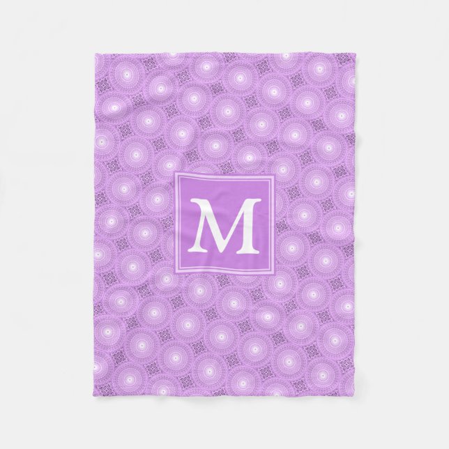 Couverture Polaire Monogramme lilas cercles pourpres motif (Devant)