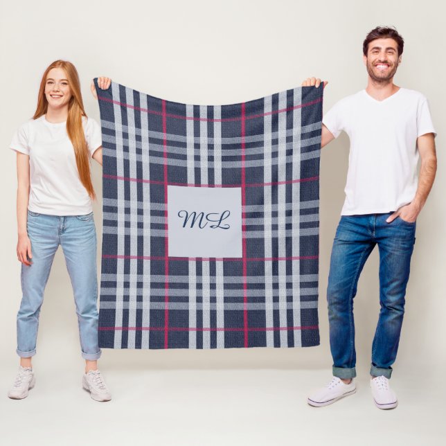 Couverture Polaire Monogrammé London Plaid Checked Navy Blue (En situation)
