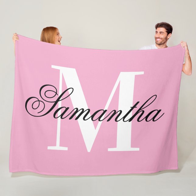 Couverture Polaire Monogramme M géant noir et blanc Rose (En situation)