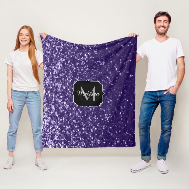 Couverture Polaire Monogramme paillettes violet foncé ultra violet sc (En situation)
