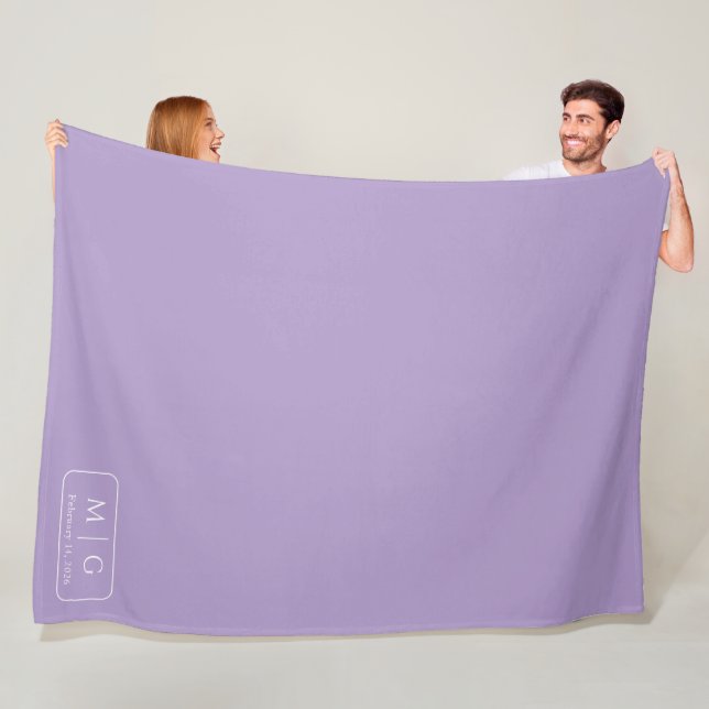 Couverture Polaire Monogramme Personnalisé Date Violet Clair (En situation)