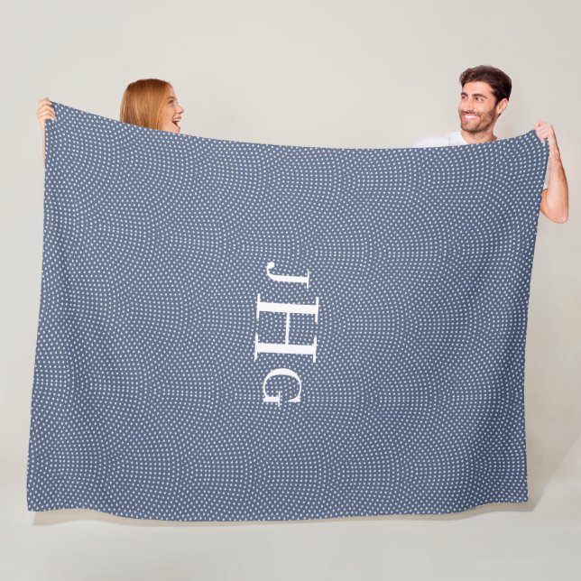 Couverture Polaire Monogramme polaire bleu et blanc à pois (En situation)