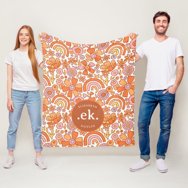 Couverture Polaire Monogramme super Retro Orange Florals (En situation)