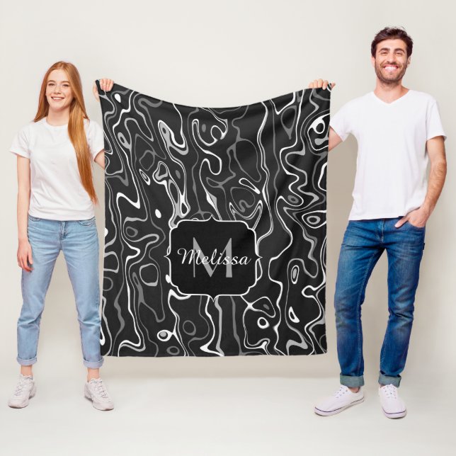 Couverture Polaire Monogramme tourbillons abstraits damas noir blanc  (En situation)