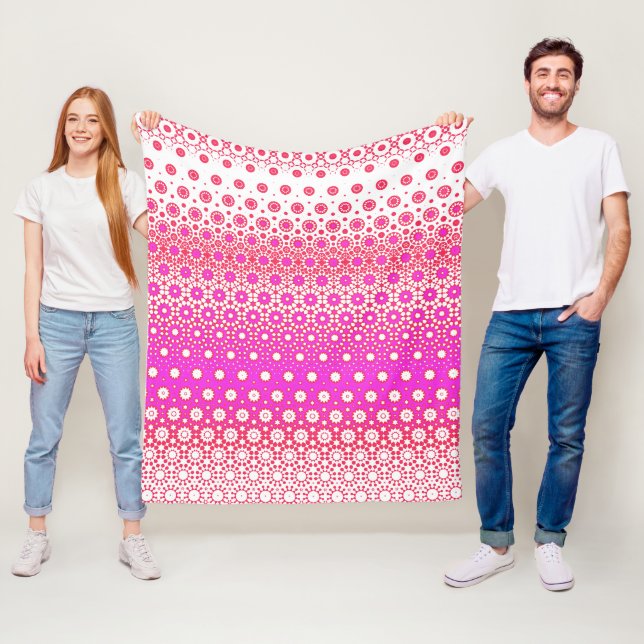Couverture Polaire Mosaïque rose et rouge (En situation)