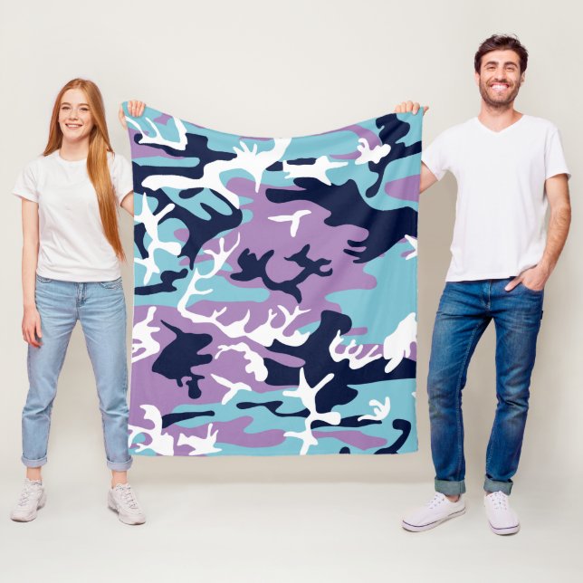 Couverture Polaire Motif Camo - Violet Marine Bleu Blanc (En situation)