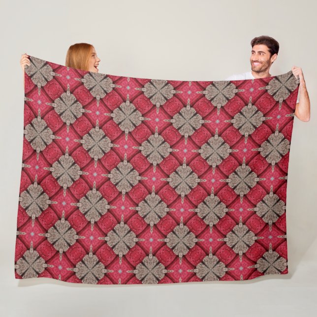 Couverture Polaire Motif Cercles Marrons et Diamants Rouges (En situation)