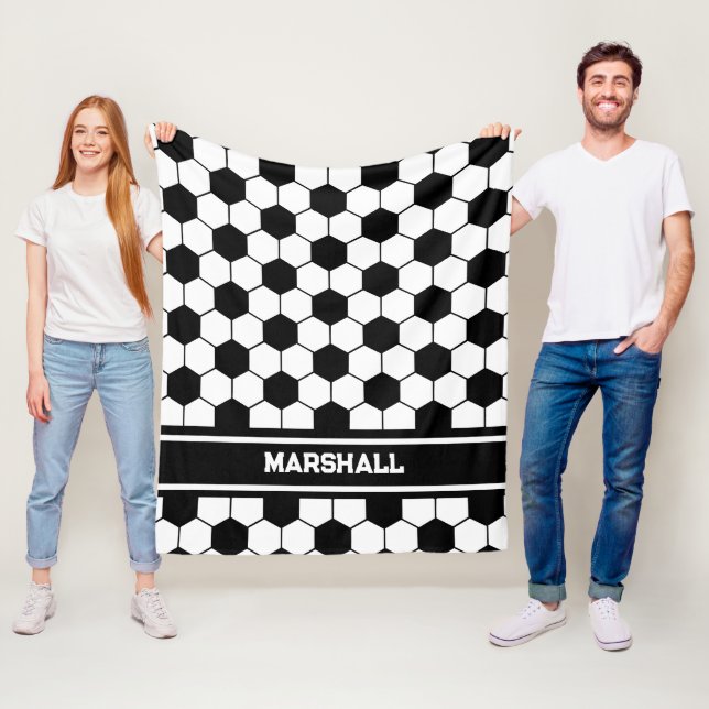 Couverture Polaire Motif de balle de football noir et blanc (En situation)