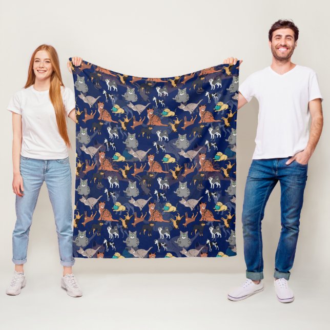 Couverture Polaire Motif de chats et de chiens sur fond bleu  (En situation)