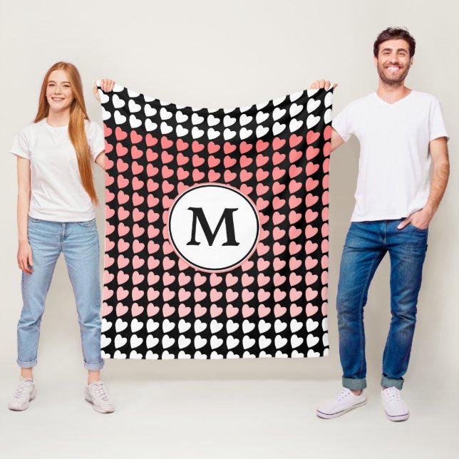 Couverture Polaire Motif de coeur rose noir (En situation)