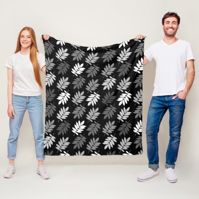 Couverture Polaire Motif de feuille aînée noir blanc gris (En situation)