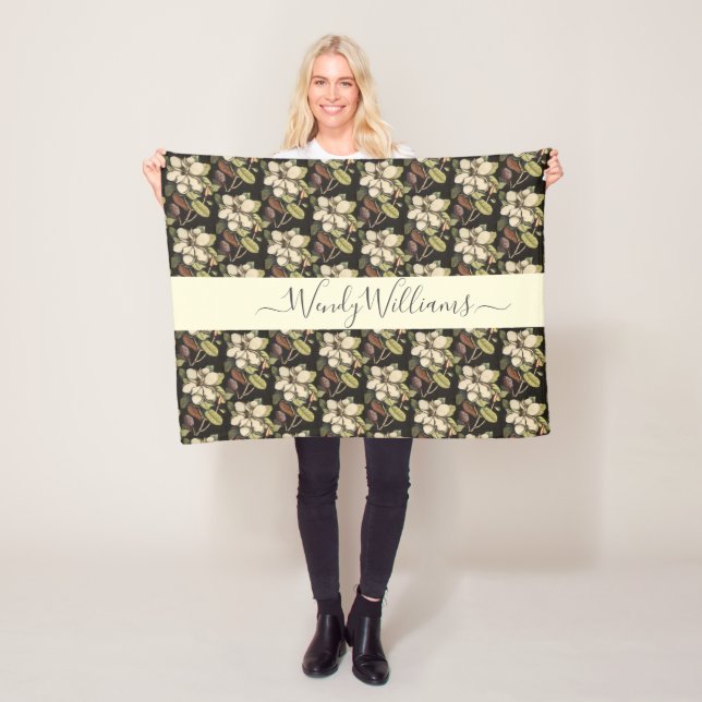 Couverture Polaire Motif de fleurs de Magnolia peint à la lumière per (En situation)