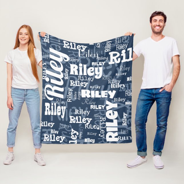 Couverture Polaire Motif de nom bleu et blanc marine Personnalisé (En situation)