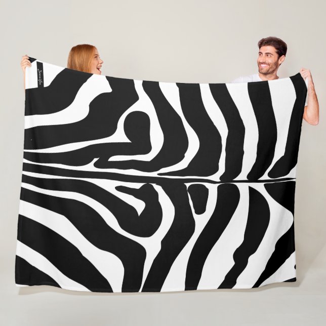 Couverture Polaire Motif de zèbre à rayures noir et blanc Monogramme (En situation)