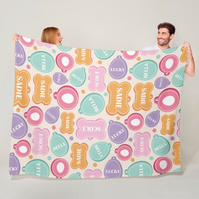 Couverture Polaire Motif des balises de chien en lecture (En situation)