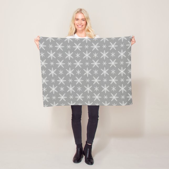 Couverture Polaire Motif flocon de neige d'hiver sur gris (En situation)