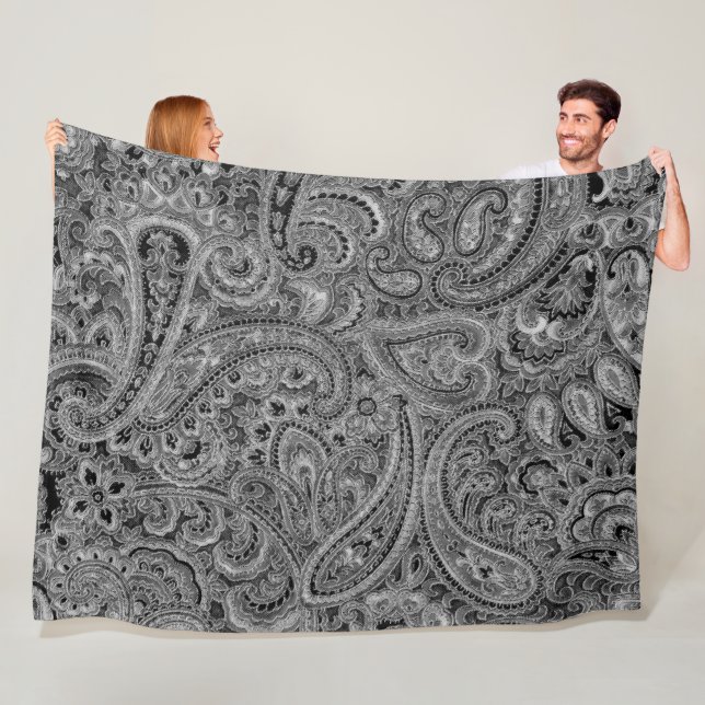Couverture Polaire Motif floral noir et gris (En situation)