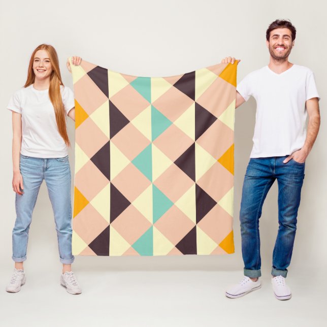 Couverture Polaire Motif géométrique de losanges et de triangles supe (En situation)
