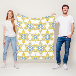 Couverture Polaire Motif Géométrique Jaune, Blanc Et Bleu.
