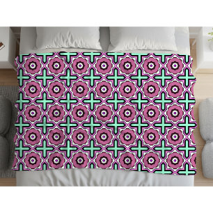 Couverture Polaire Motif géométrique rose, bleu et noir