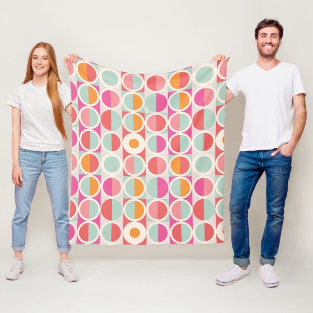 Couverture Polaire Motif géométrique rose orange (En situation)