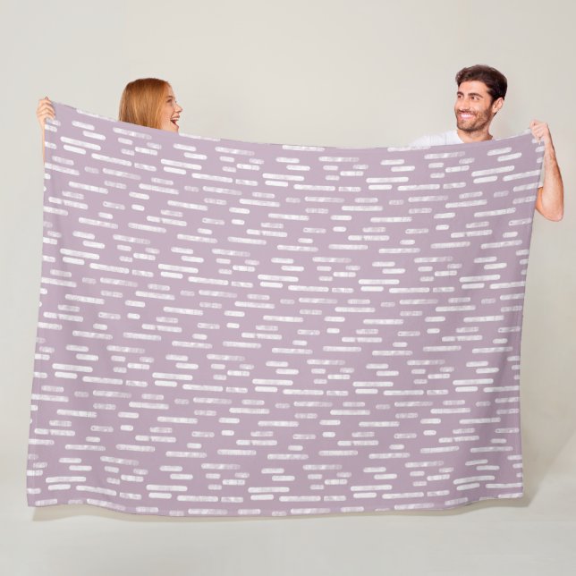 Couverture Polaire Motif Lignes arrondies | Blanc sur Mauve (En situation)