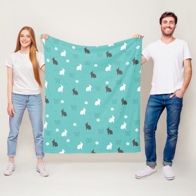 Couverture Polaire motif mignon de fleur et de papillon de lapin (En situation)