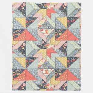 Couverture Polaire Motif patchwork décoratif et palette de couleurs  