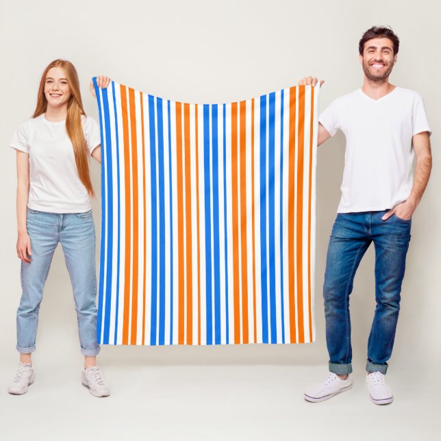 Couverture Polaire Motif rayures verticales orange bleu blanc   (En situation)