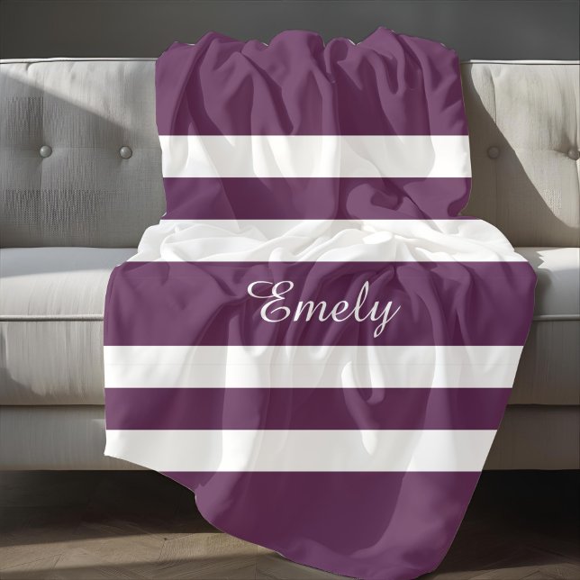 Couverture Polaire Motif rayures violet et blanc Nom Impression (Purple And White Stripes Pattern Name Print Fleece Blanket)