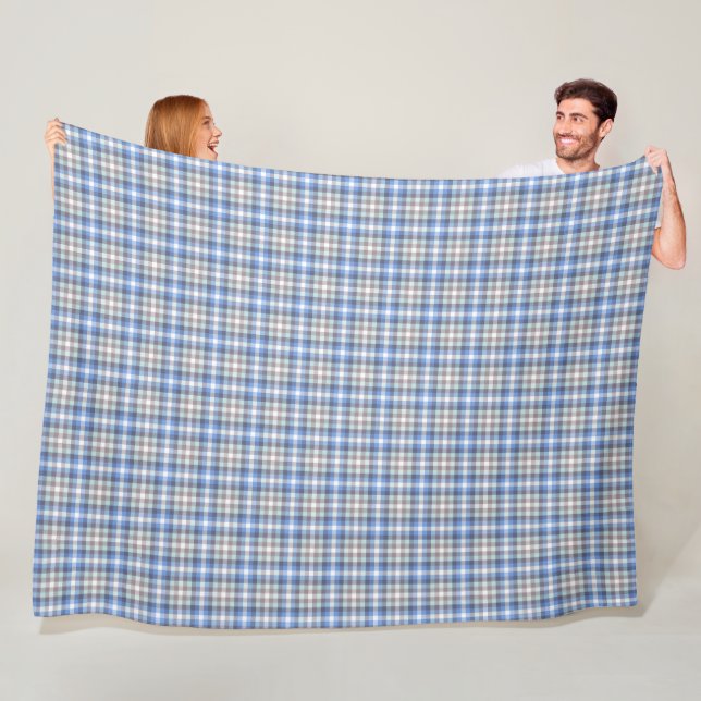 Couverture Polaire Motif Tartan bleu et taupe (En situation)