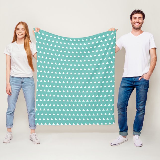 Couverture Polaire Motif triangle blanc (En situation)