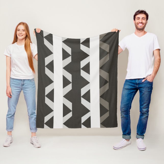 Couverture Polaire Motif triangle gris blanc contemporain (En situation)
