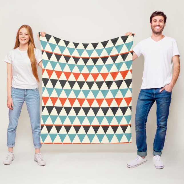 Couverture Polaire Motif triangle moderne rétro du milieu du siècle (En situation)
