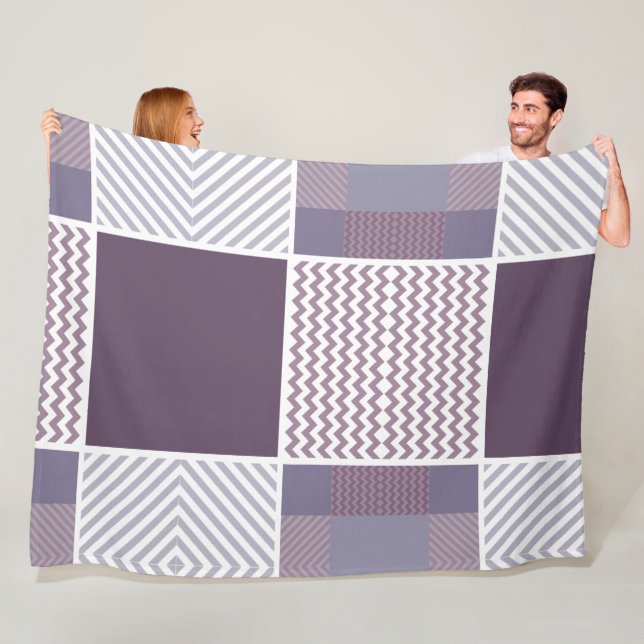 Couverture Polaire Motif Violet (En situation)