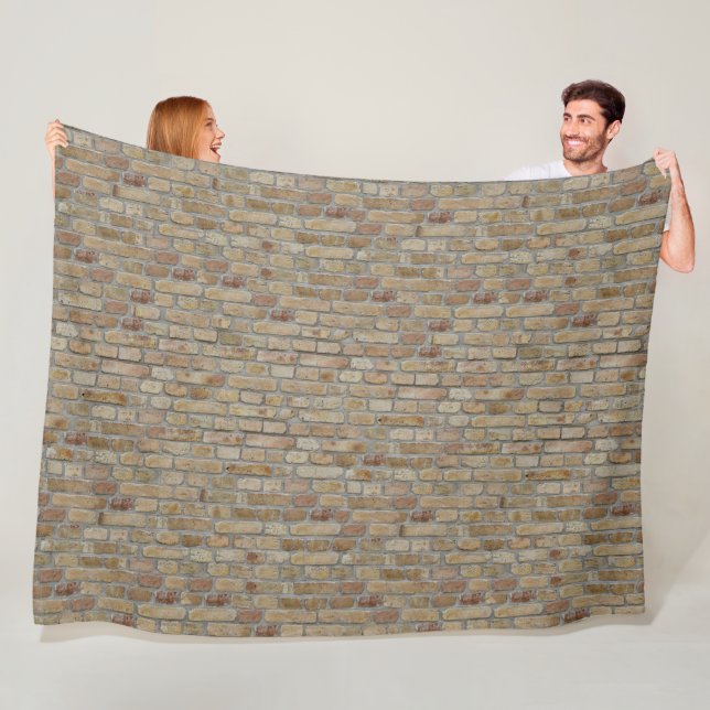 Couverture Polaire Mur de briques brunes un motif original  (En situation)