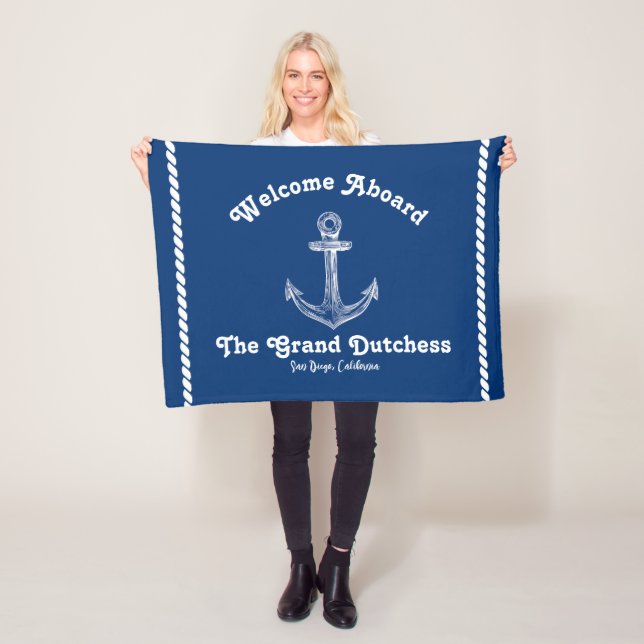 Couverture Polaire Navy Blue Nautical Welcome À propos de Custom Boat (En situation)