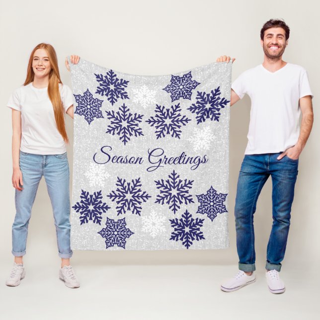 Couverture Polaire Noël Sparkling Navy Blue Snowflakes (En situation)