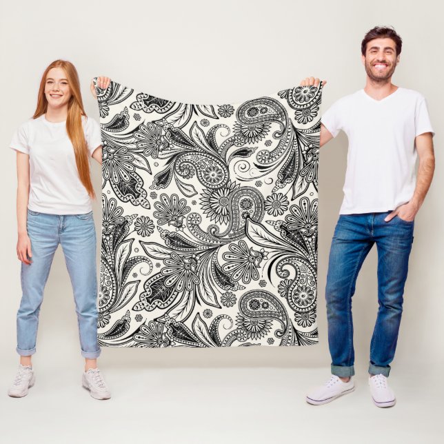 Couverture Polaire Noir et blanc à motifs paisley  (En situation)