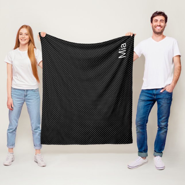 Couverture Polaire Noir et blanc Petite Polka Point & Nom ou Monogram (En situation)