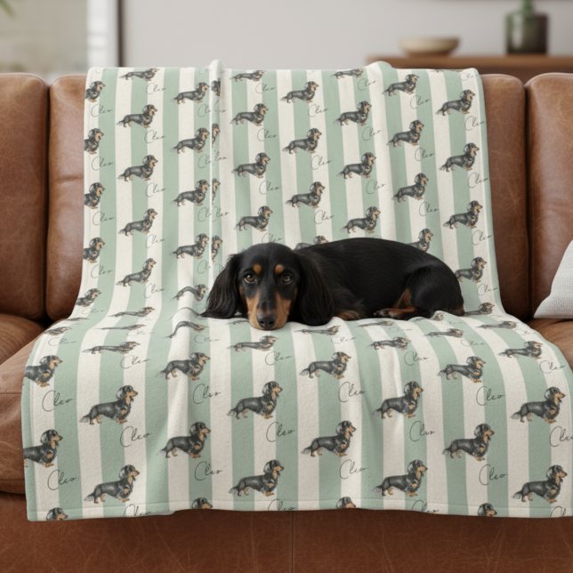 Couverture Polaire Nom de l'animal de compagnie personnalisé Green St (Get cozy with this "Custom Green Stripe Dachshund Pet Name Fleece Blanket"!)