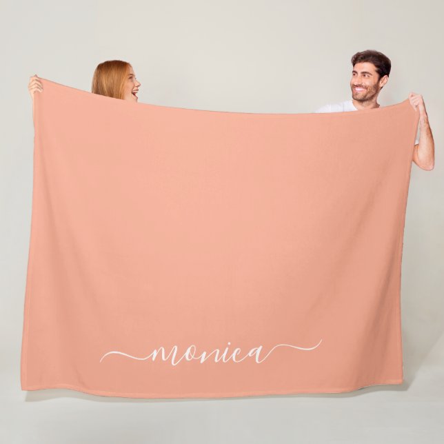 Couverture Polaire Nom de signature girly pêche et blanc (En situation)