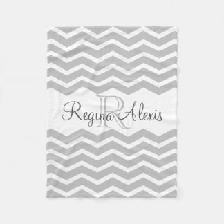 Couverture Polaire Nom du monogramme gris et blanc Keepsaké Chevron