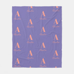 Couverture Polaire Nom du monogramme Motif violet rose