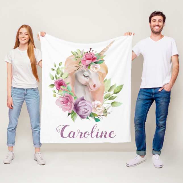 Couverture Polaire Nom personnalisé par licorne d'aquarelle (En situation)