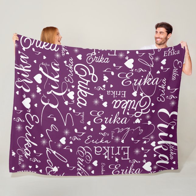 Couverture Polaire Noms romantiques et Coeurs Grape couleur violet (En situation)
