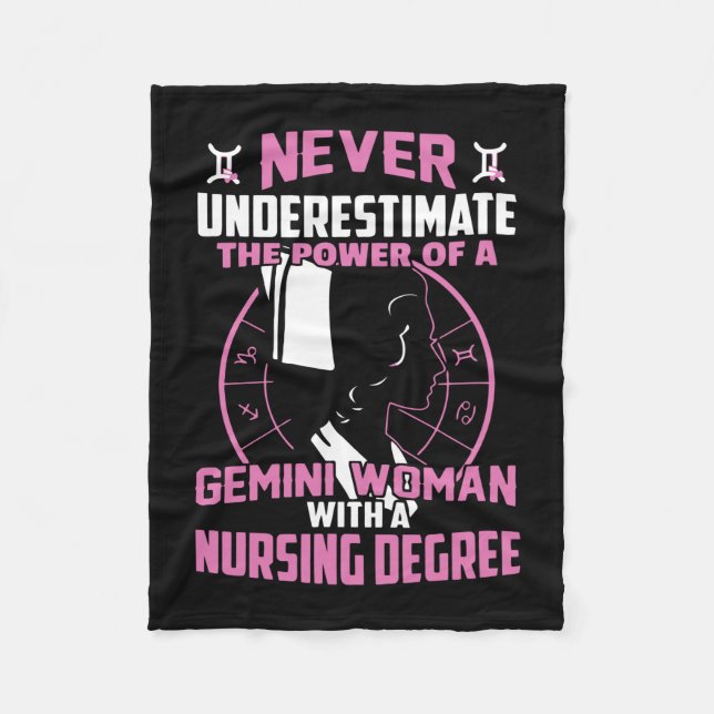 Couverture Polaire Nurse | Never underestimate The Power (Devant)